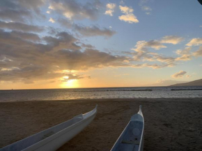 New! Enjoy a cozy studio and walk to beach!